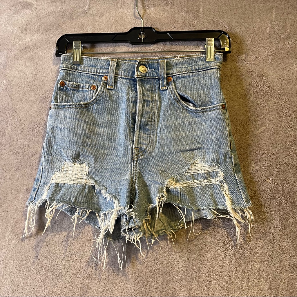 Levi’s Distressed Denim Size 24 Shorts Ribcage Button Fly High Rise Festival
